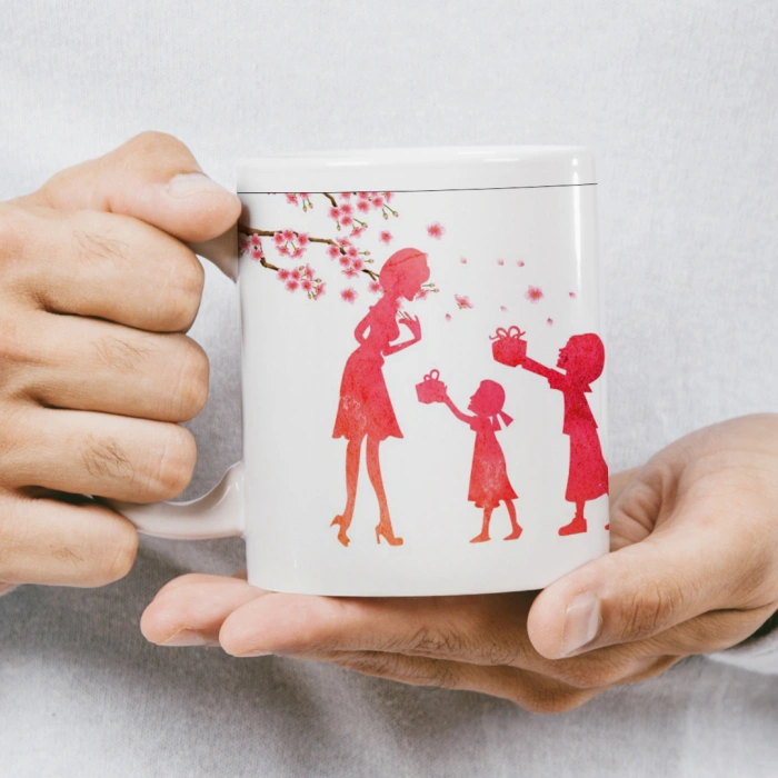 Anneler Günü Kupası - Anneye Hediye Veren Çocuklar