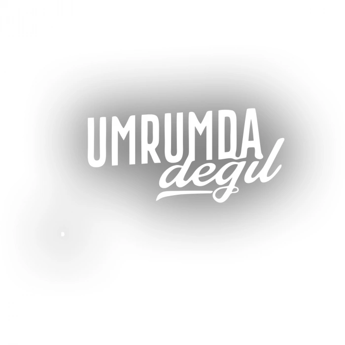 Umrumda Değil Araba Sticker 17x17 Cm Beyaz