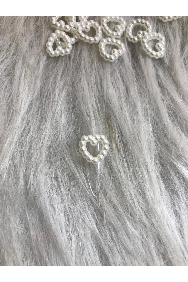 İnci Detaylı 3D Kalp Charm Tırnak Süsü – 20 Adet