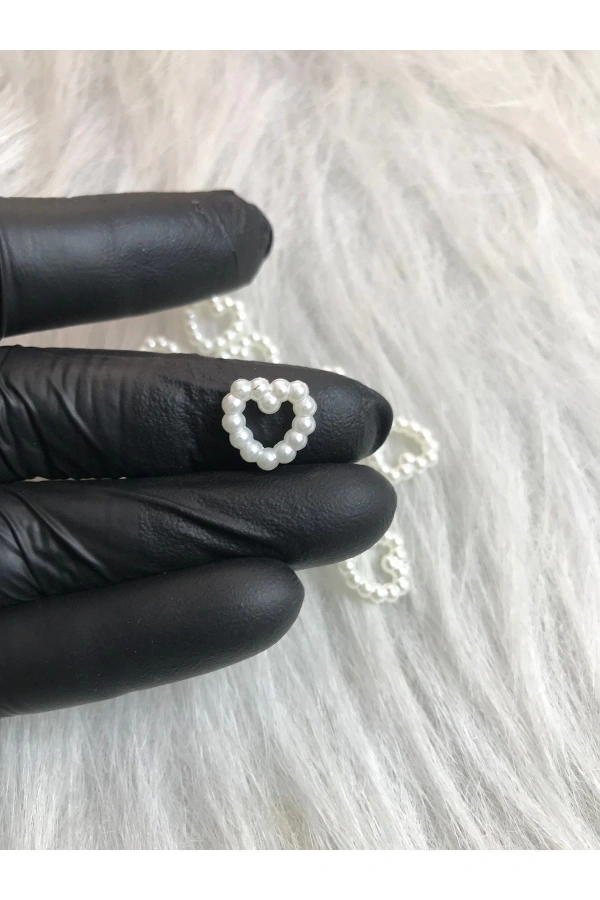 İnci Detaylı 3D Kalp Charm Tırnak Süsü – 20 Adet