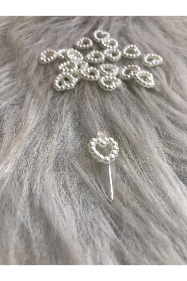 İnci Detaylı 3D Kalp Charm Tırnak Süsü – 20 Adet