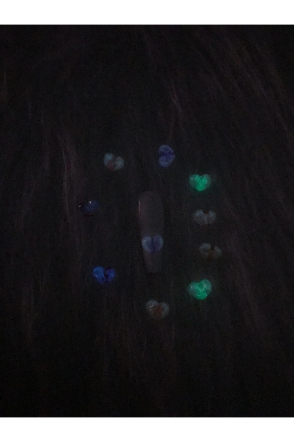 Renkli 3D Fosforlu Kalp Charm Tırnak Süsleri – 10 Adet