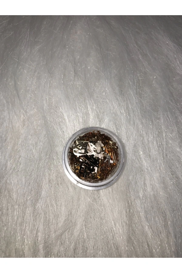 Soluk Altın Metalik Harf Nail Art Süsleri – Şık ve Kişiselleştirilebilir