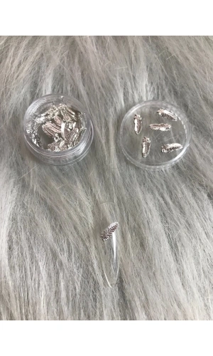 Gümüş Metalik Yaprak Şekilli Nail Art Süsleri – Zarif ve Şık - 50 Adet