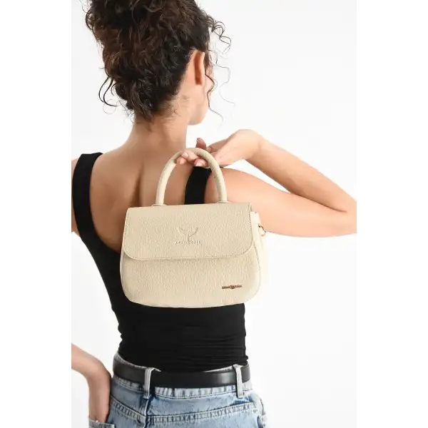 Kısa ve Uzun Askılı Çapraz Çanta – Şıklık ve Fonksiyonellik Bir Arada