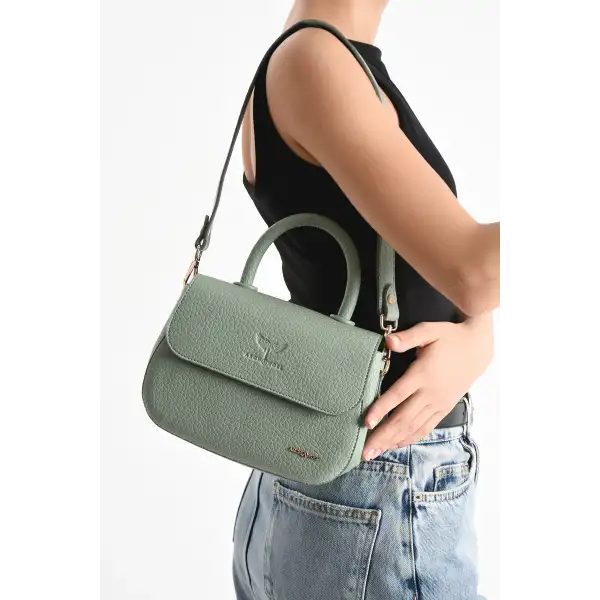 Kısa ve Uzun Askılı Çapraz Çanta – Şıklık ve Fonksiyonellik Bir Arada