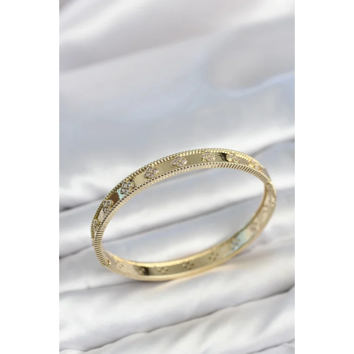 Mey İthalat® Gold Renk Pirinç Yonca Model Zirkon Taşlı Kadın Kelepçe Bileklik