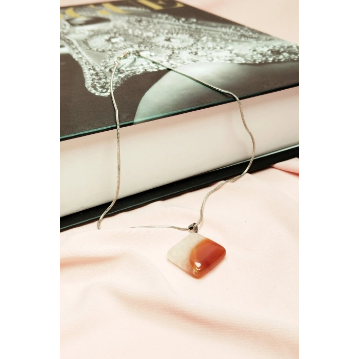 Akik Doğal Taşı Zincirli El Yapımı Kolye Uç: 3 cm Zincir: 20 cm kutulu