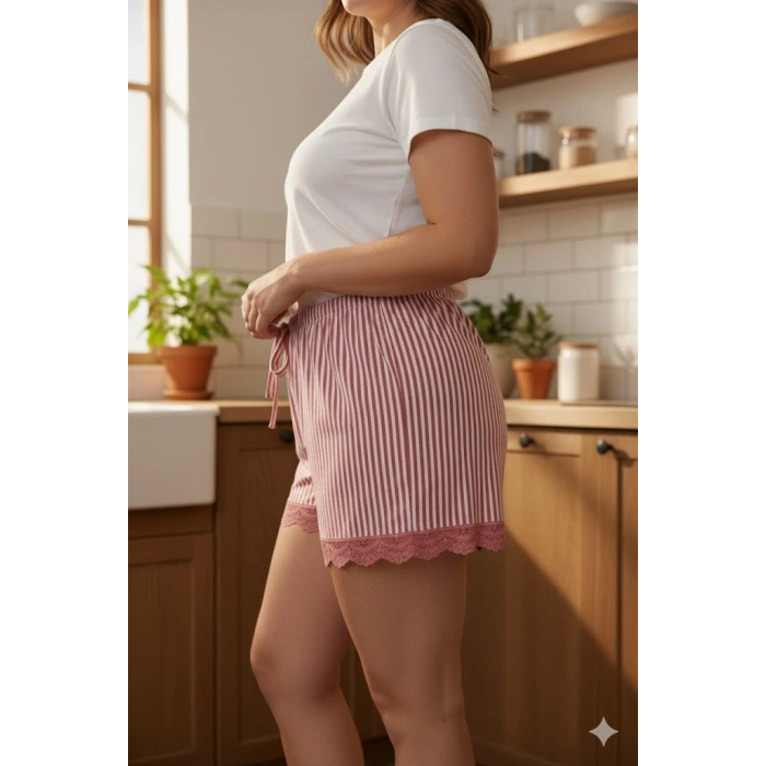 Çizgili Penye Kadın Ev Şortu Bacak Dantel Detaylı Ev Giyim Fuşya