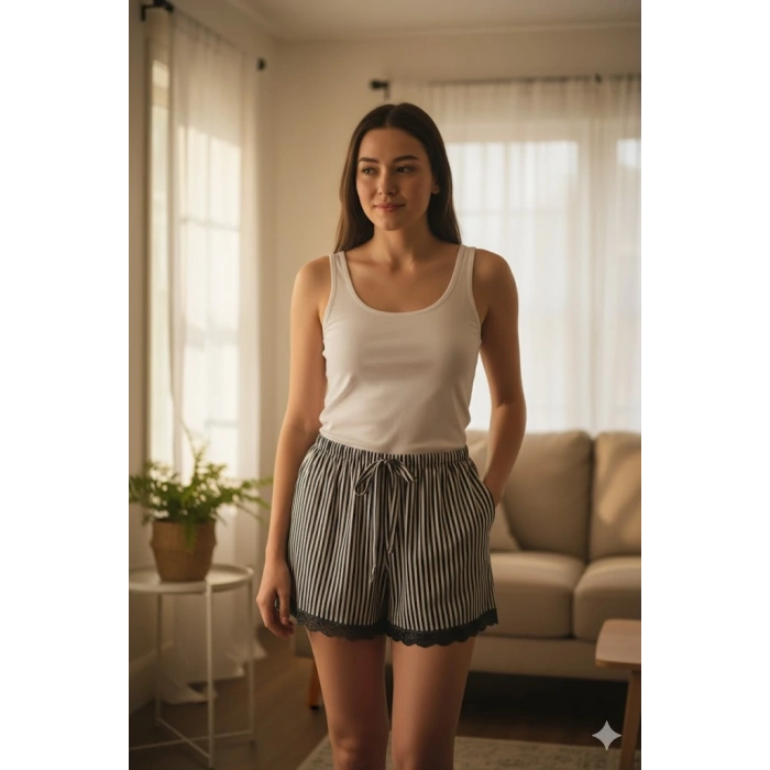 Çizgili Penye Kadın Ev Şortu Bacak Dantel Detaylı Ev Giyim Siyah