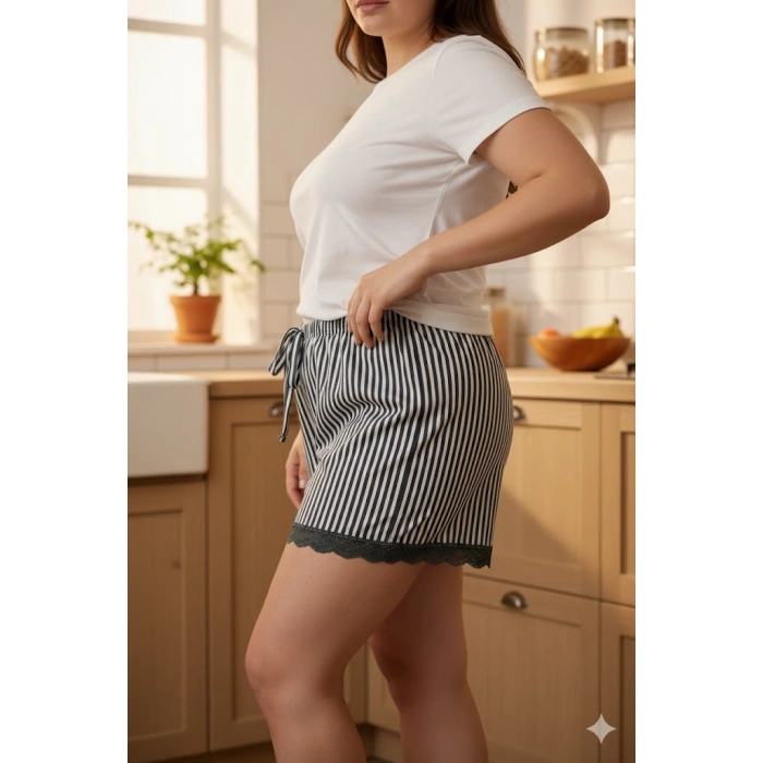 Çizgili Penye Kadın Ev Şortu Bacak Dantel Detaylı Ev Giyim Siyah