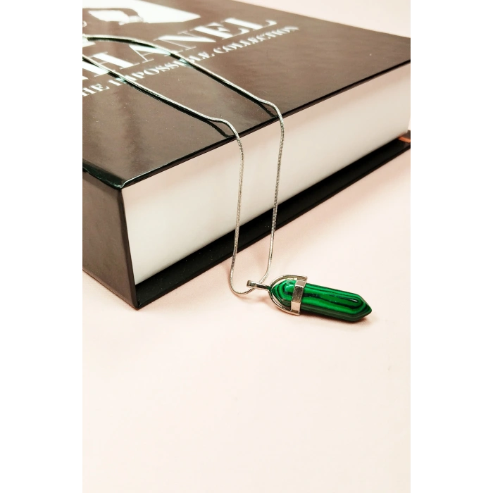 Malahit Doğal Taşı Zincirli El Yapımı Tasarımlı Kolye Uç: 3,5 cm Zincir: 20 cm Kutulu