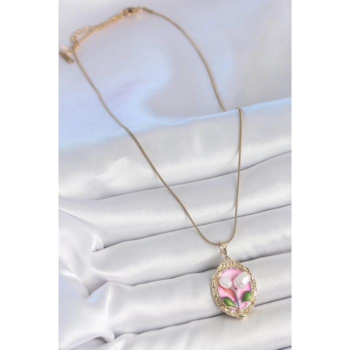 Mey İthalat® 316L Çelik Gold Renk Zincir Pembe Mineli İncili Çiçek İşlemeli Portre Model Kadın Kolye