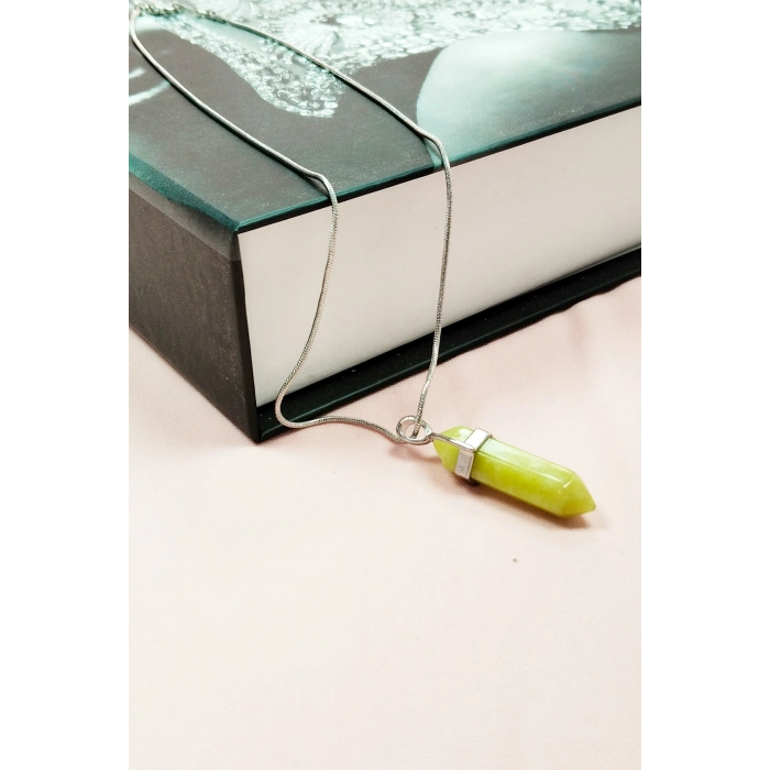 Peridot Doğal Taşı Zincirli El Yapımı Tasarımlı Kolye Uç: 3,5 cm Zincir: 20 cm Kutulu