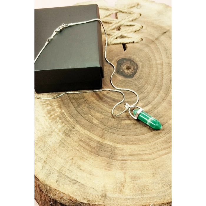 Yeşim Doğal Taşı Zincirli El Yapımı Tasarımlı Kolye Uç: 3,5 cm Zincir: 20 cm Kutulu