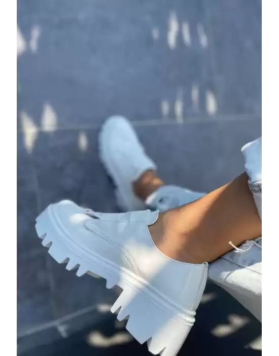 Jenda Beyaz Rugan Bağcıklı Oxford Ayakkabı