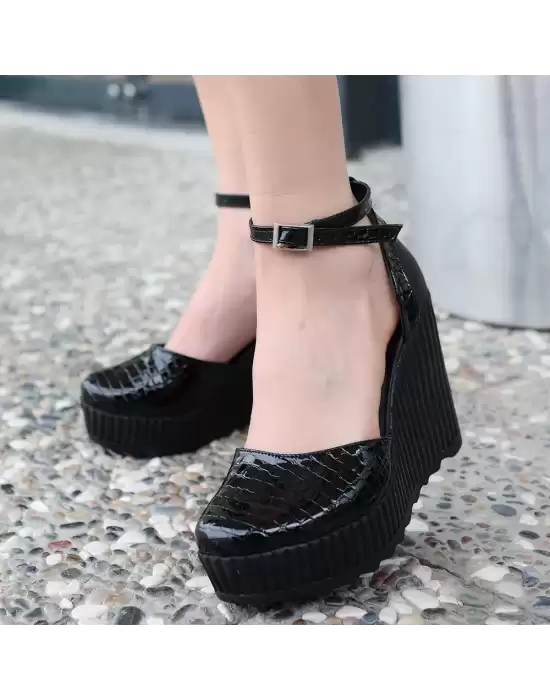Leone Siyah Rugan Dolgu Topuk Ayakkabı