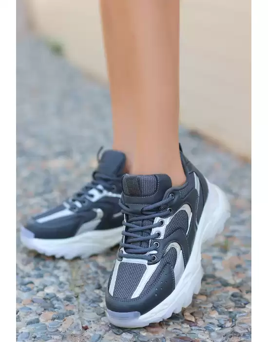 Ejda Gri Cilt Gümüş Detaylı Spor Ayakkabı