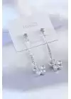 Gümüş Renk Zirkon Taşlı Papatya Model Kadın Küpe