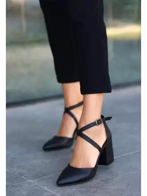 Luze Siyah Cilt Topuklu Ayakkabı