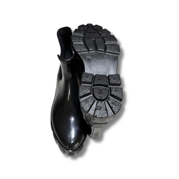 Kaymaz Yüksek Tabanlı Bilek Boy Lastikli Kadın Botu 36-40 Siyah