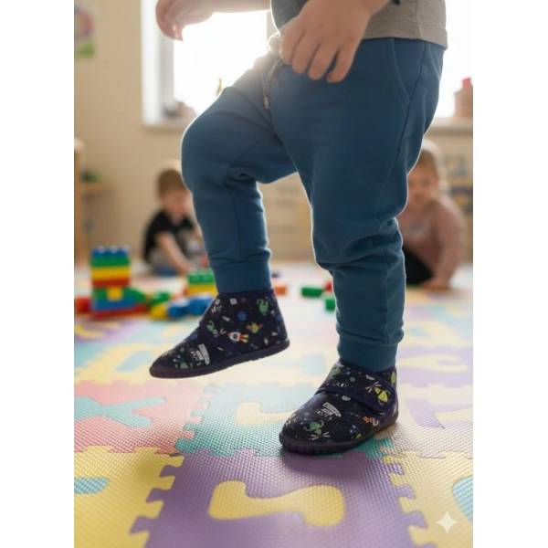 Soylu Yumuşak Nakışlı Gezegenli Erkek Çocuk Pandufu