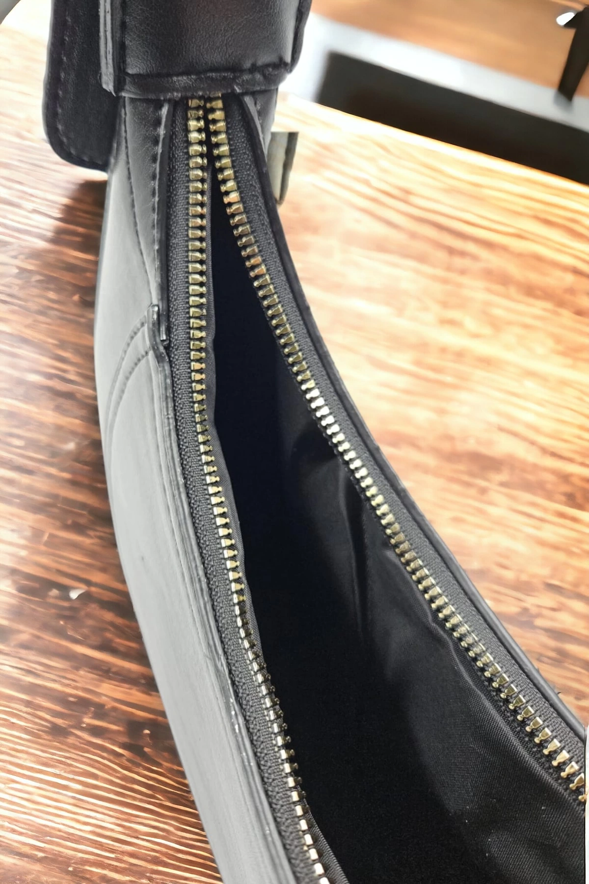 Douce Siyah Kadın Oval Baget Omuz Çantası