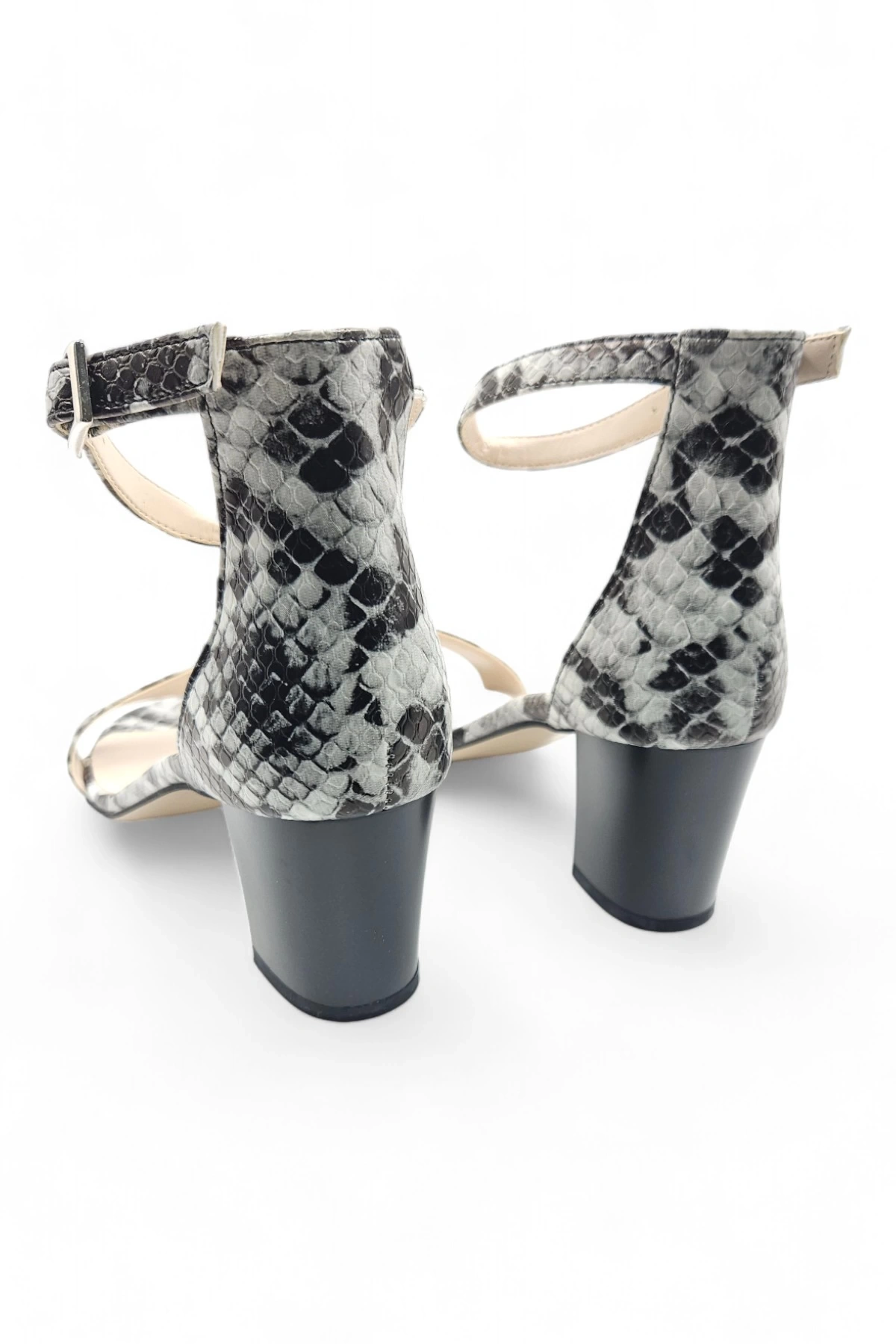 Lilac Siyah Tek Bantlı Kadın Klasik Topuklu Ayakkabı