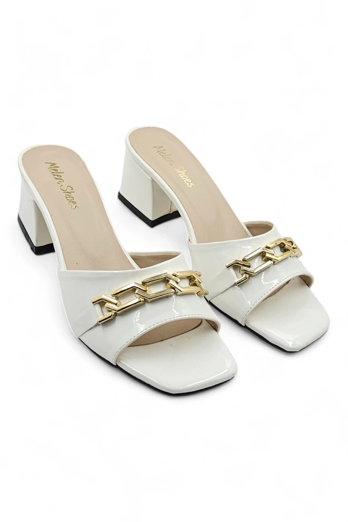 Soigné Beyaz Kadın Timsah Desenli Zincir Detaylı Topuklu Terlik