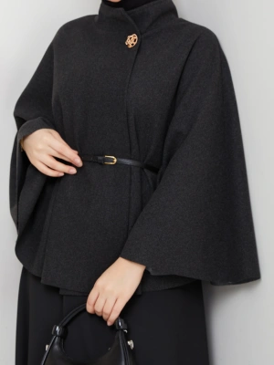 kadın kemerli broş düğmeli kaşe panço