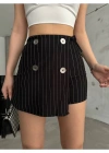 Siyah Düğme Detaylı İtalyan Çizgili Şort Etek