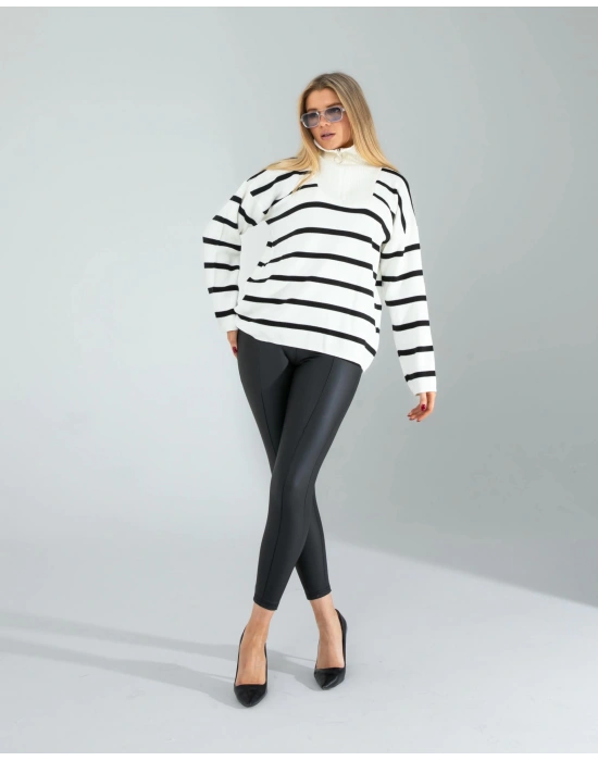 Beyaz Dik Yaka Çizgili Triko Kazak