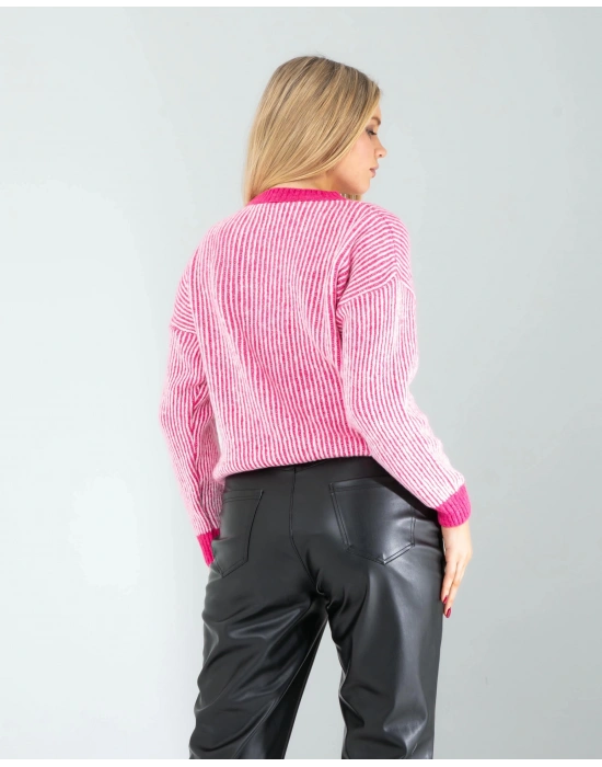 Pembe Çizgili Beyaz Yakalı Triko Kazak