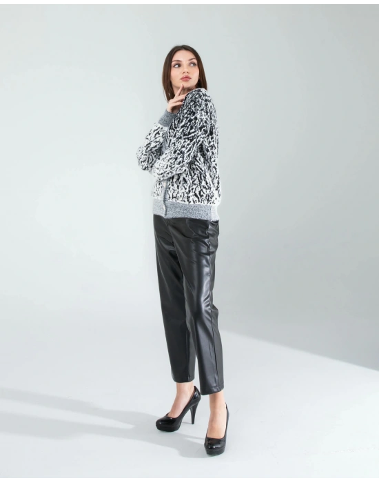 Siyah Kar Tanesi Triko Hırka