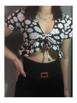 Çiçek Desenli Gipeli Bluz