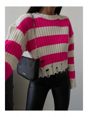 Pembe Çizgili Yırtık Detaylı Triko Kazak