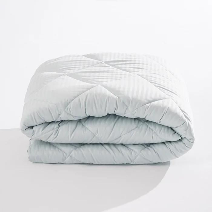 Çizgili Saten Yorgan Beyaz