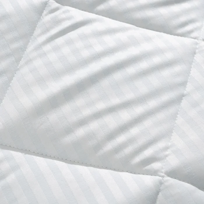 Çizgili Saten Yorgan Beyaz