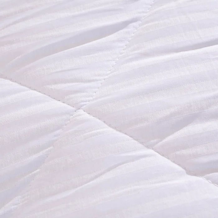 Çizgili Saten Yorgan Beyaz