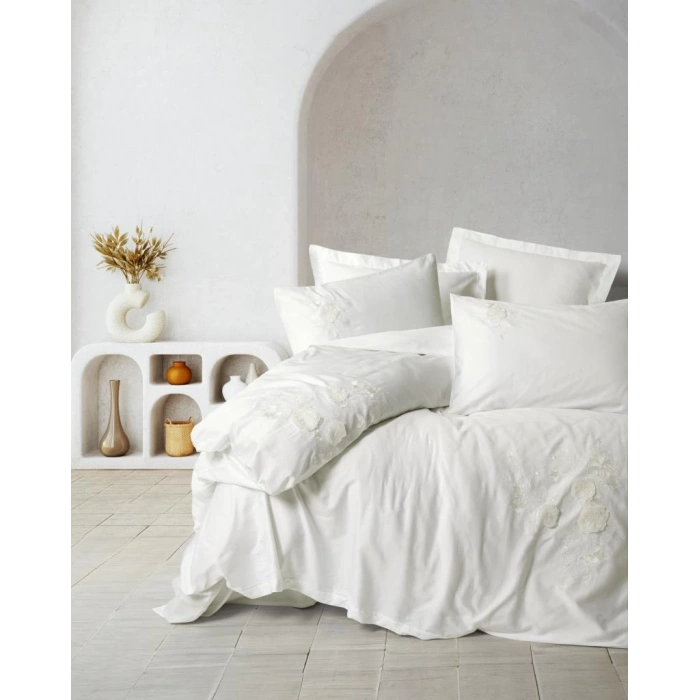 3D Nakışlı Çift Kişilik Saten Nev Takımı Gembira Beyaz