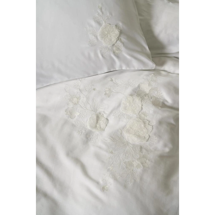 3D Nakışlı Çift Kişilik Saten Nev Takımı Gembira Beyaz