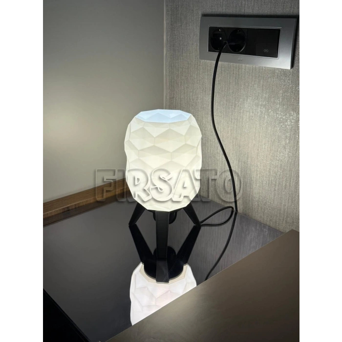 Form Işıkları Serisi - Prizma Masa Lambası
