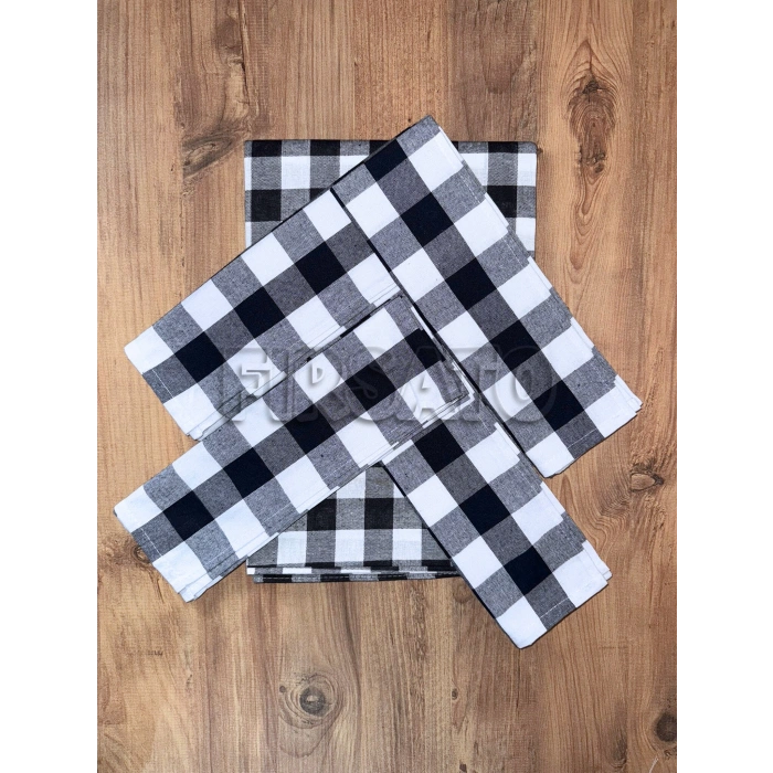 KareVibe Masa Örtüsü ve Peçete Seti – Kare Desen, 5 Parça