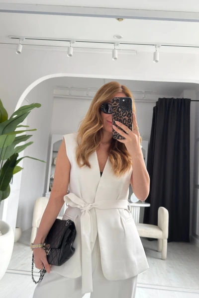 Beyaz Kuşaklı pileli yelek