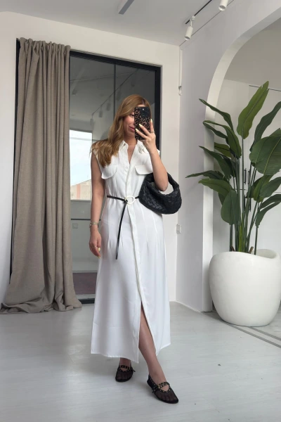 BEYAZ SIFIR KOL KEMERLİ ELBİSE