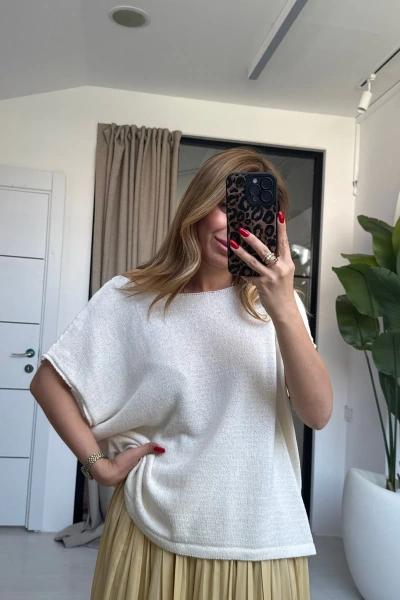 EKRU OMZU AÇIK KISA KOL BLUZ