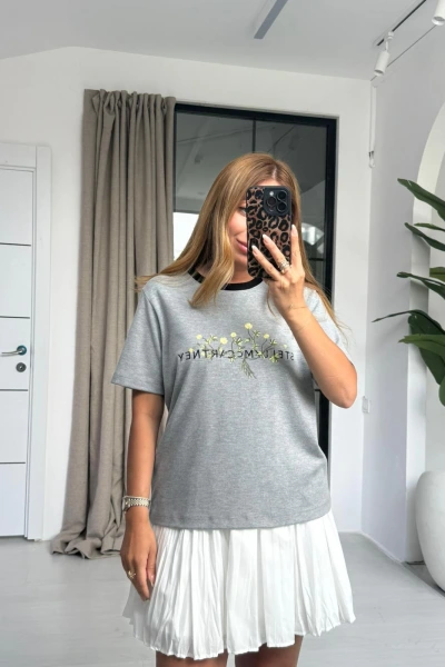 GRİ ÇİÇEK NAKIŞ T-SHİRT