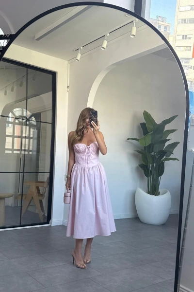 PEMBE BOYUNDAN BAĞLAMALI MİDİ ELBİSE