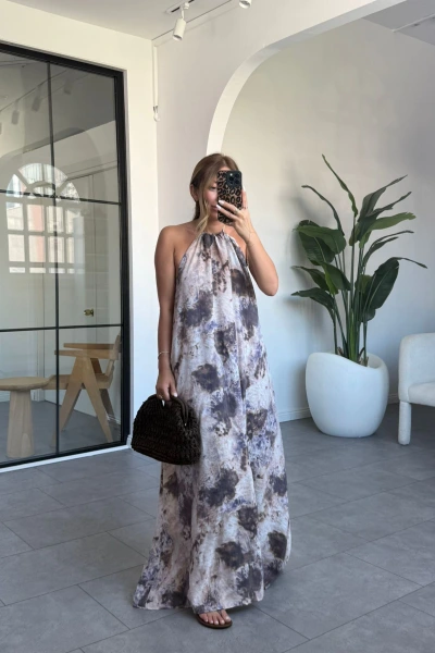 PUDRA-MOR BOYUNDAN BAĞLAMALI SIRT DEKOLTELİ ELBİSE