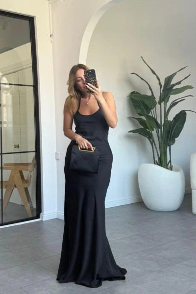 SİYAH SIRT DEKOLTELİ SATEN ELBİSE